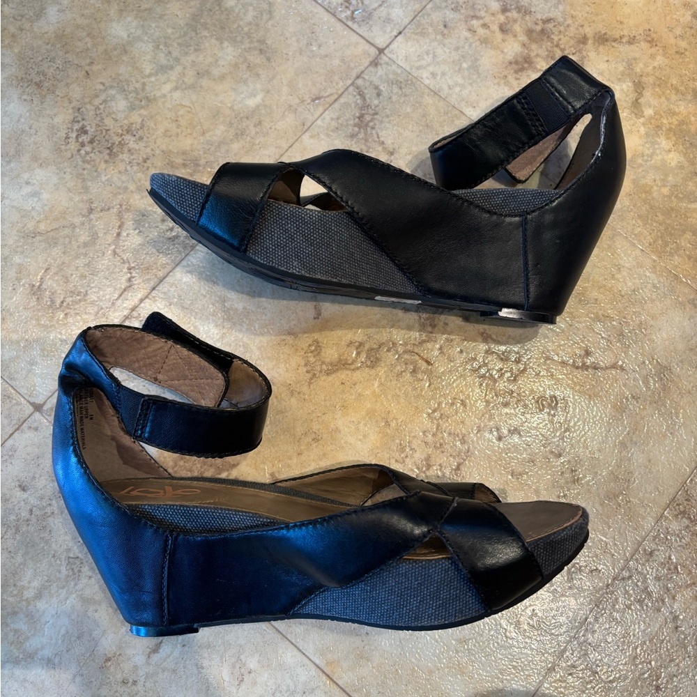OTBT Hobart Black Leather Sandals with Ankle Straps, size 8 M.
